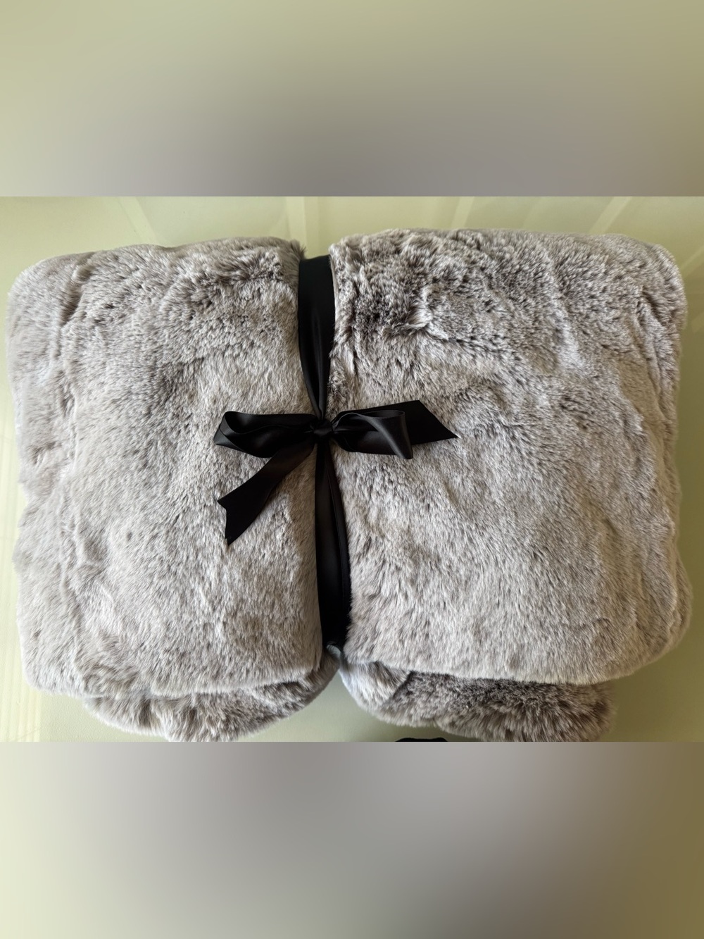UGG Wyatt Reversible Gray White Black Throw Cozy Faux Fur Blanket 50" x 70" - Picture 6 of 10